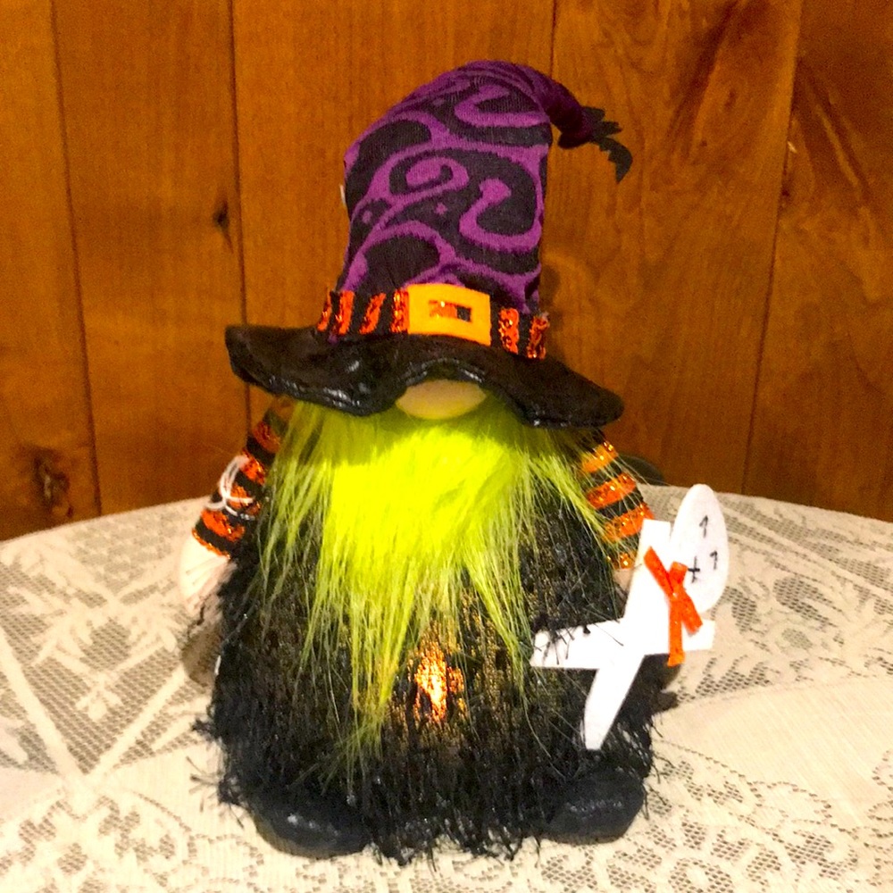 NWT Halloween Light Up Changing Color 10” Gnome